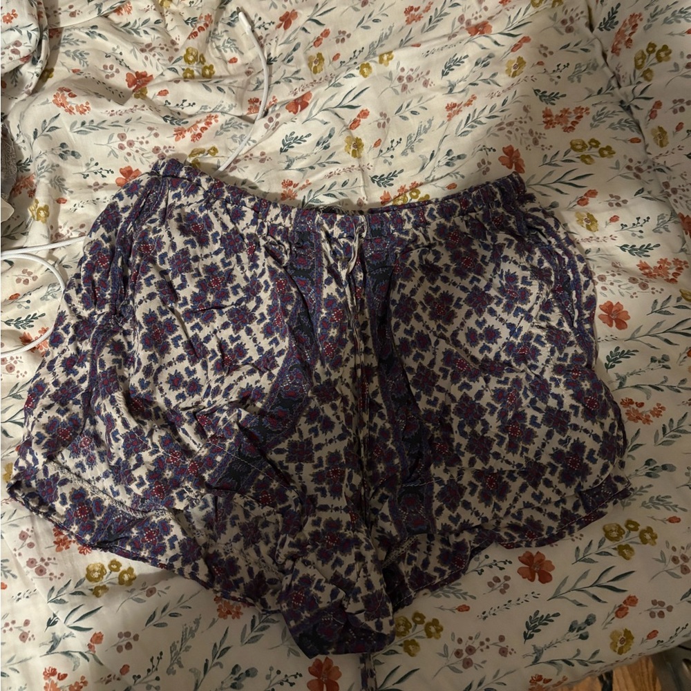 Brandy Melville patterned flowy shorts